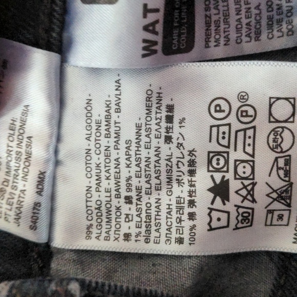 Levi's Wedgie jeans, black denim, straight leg, high rise, Size 28 - Picture 8 of 8